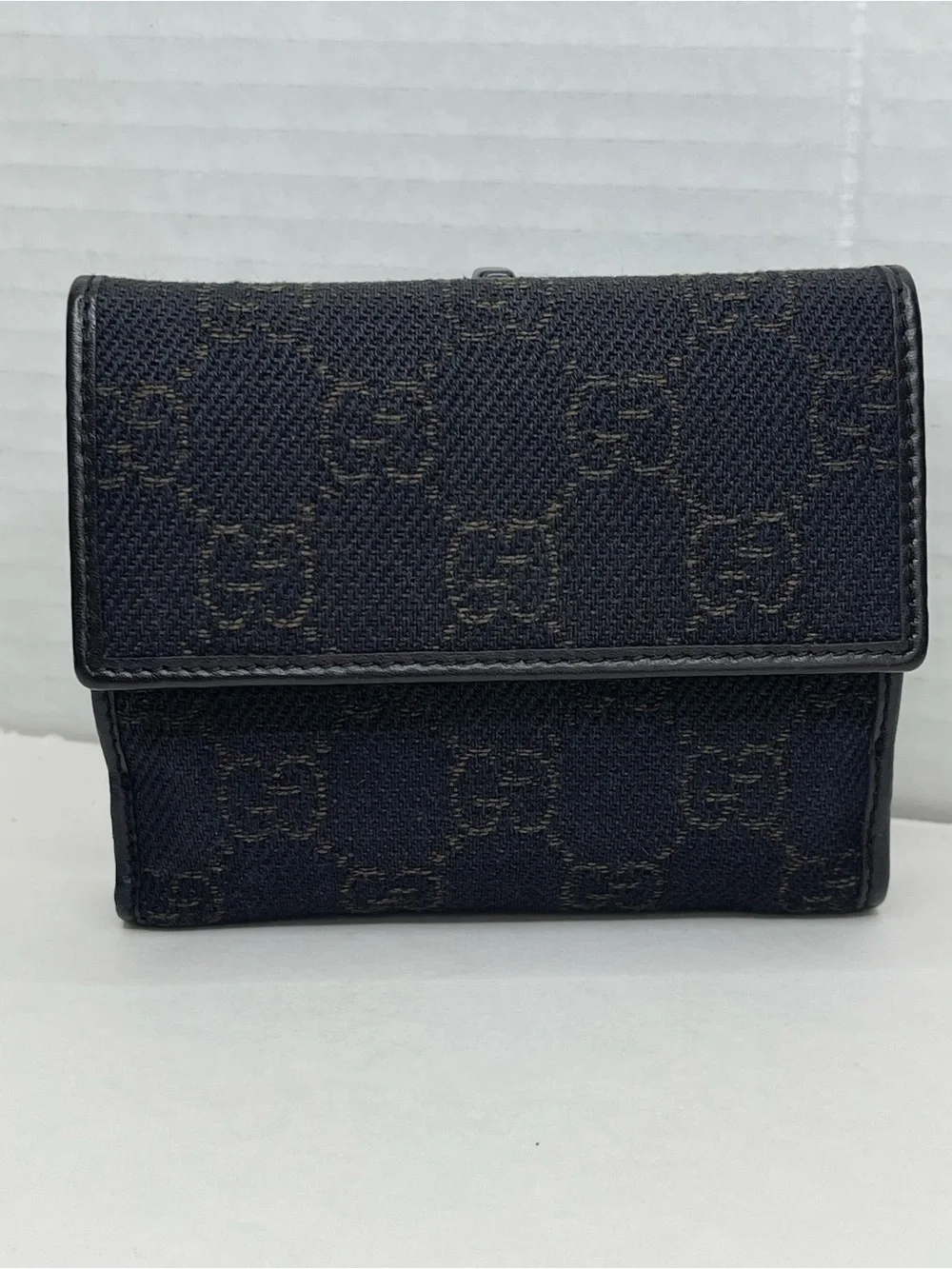 Gucci wallet gg